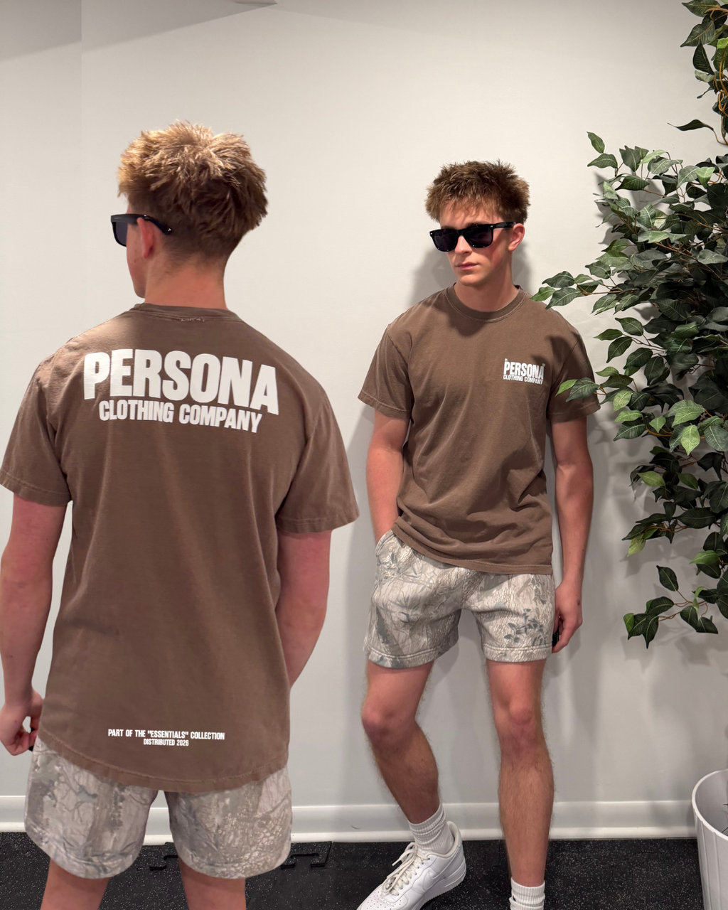 *ESSENTIALS TEE - BROWN