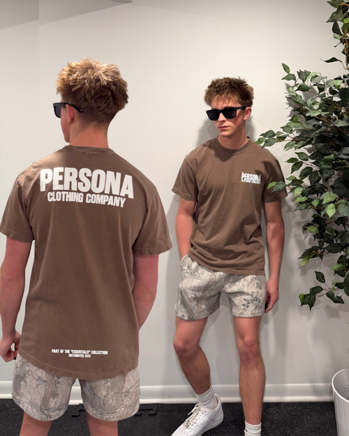 *ESSENTIALS TEE - BROWN