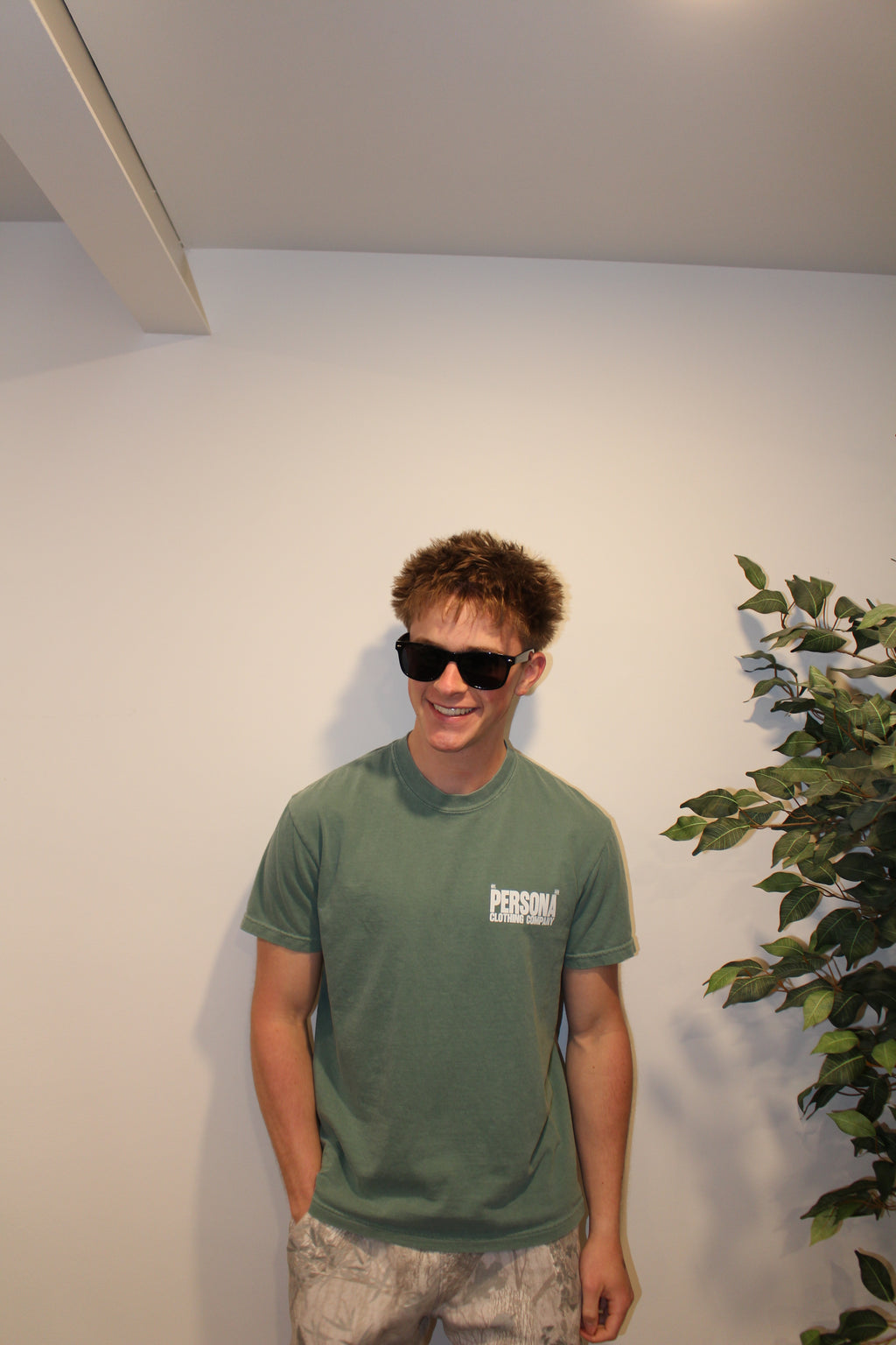 *ESSENTIALS TEE - GREEN