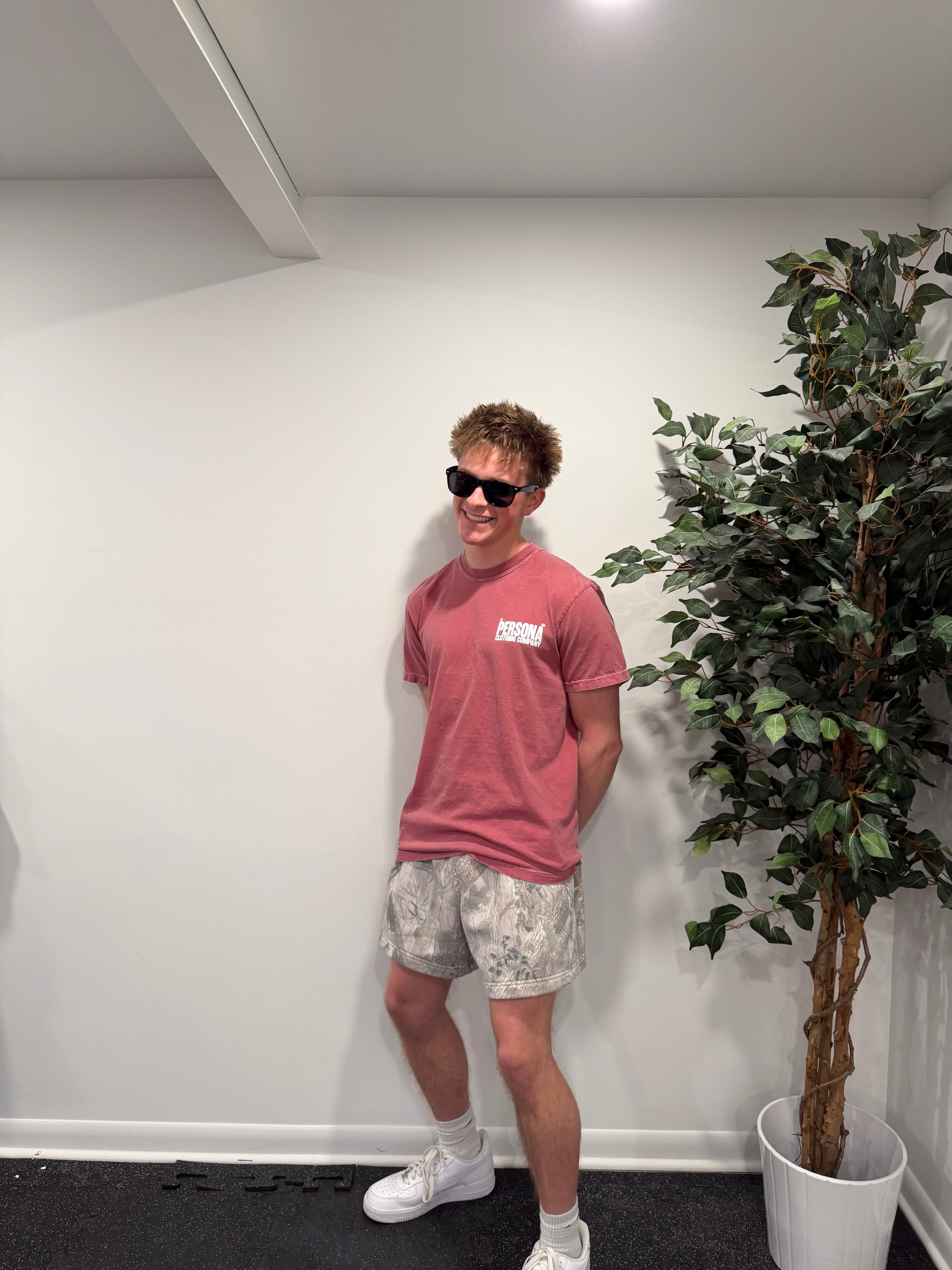 *ESSENTIALS TEE - BRICK