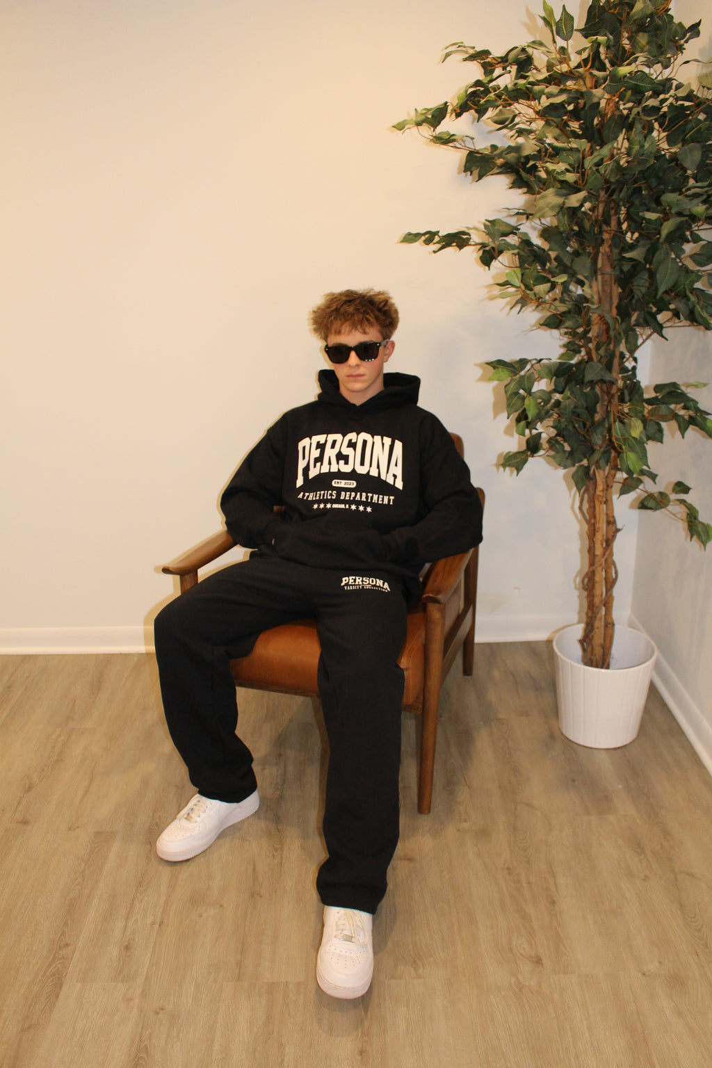 VARSITY BLACK SWEATPANTS