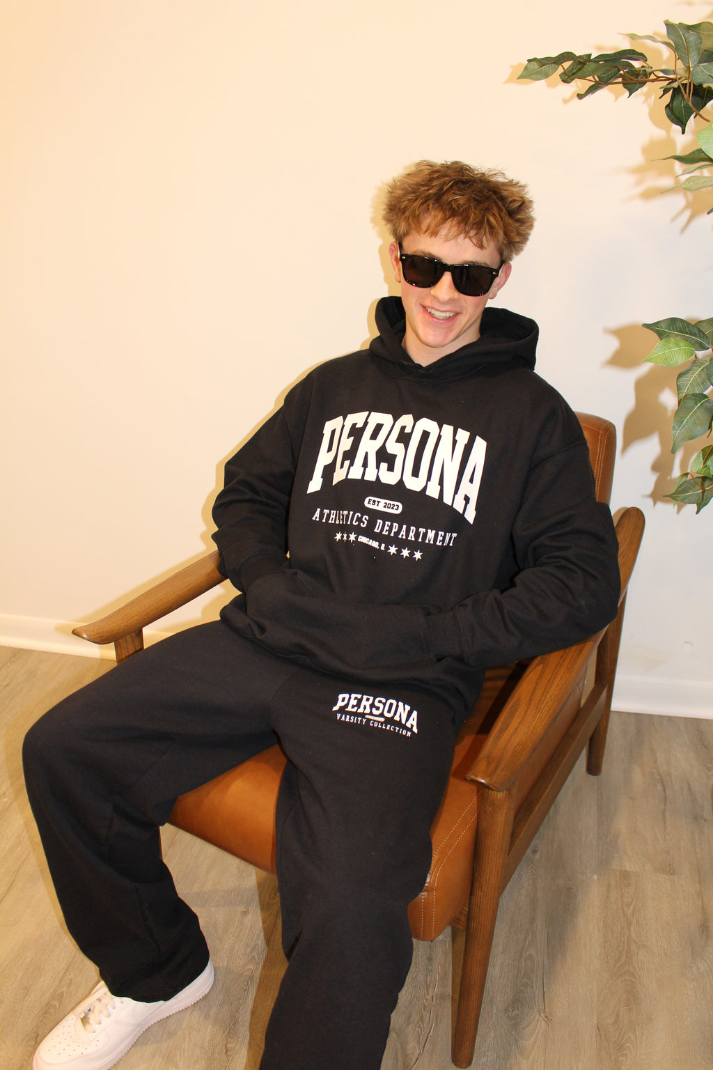 VARSITY BLACK SWEATPANTS