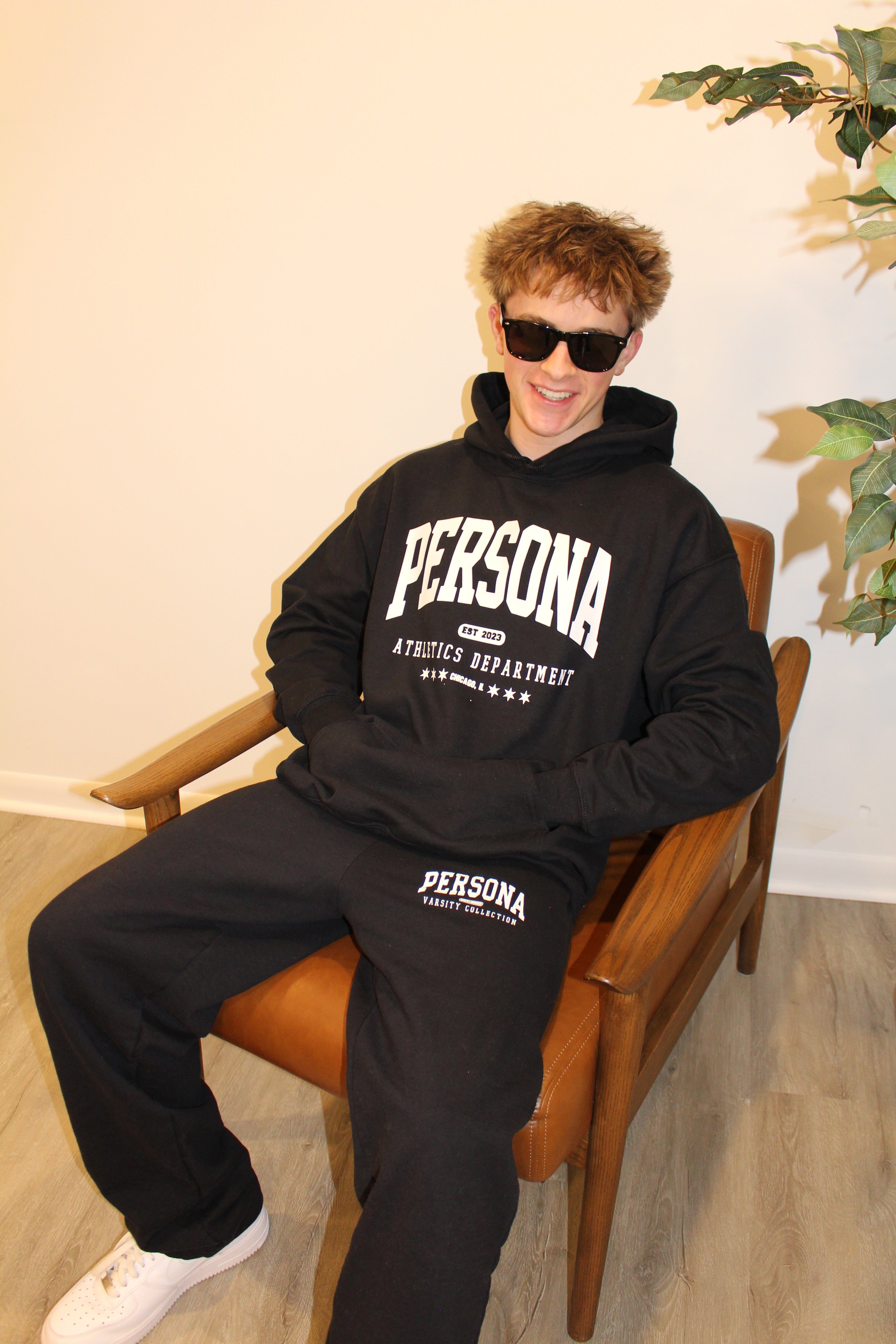 VARSITY BLACK SWEATPANTS