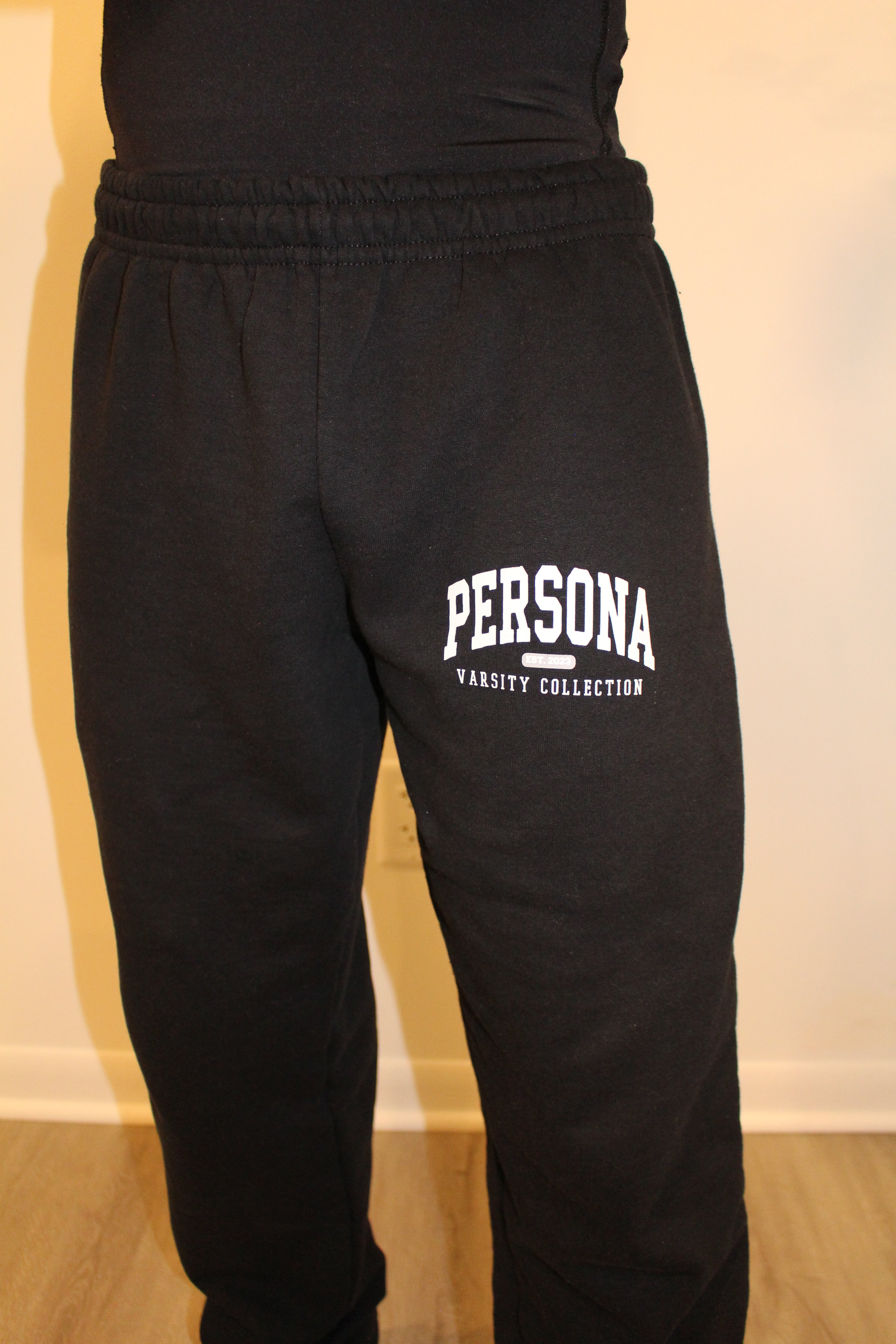 VARSITY BLACK SWEATPANTS