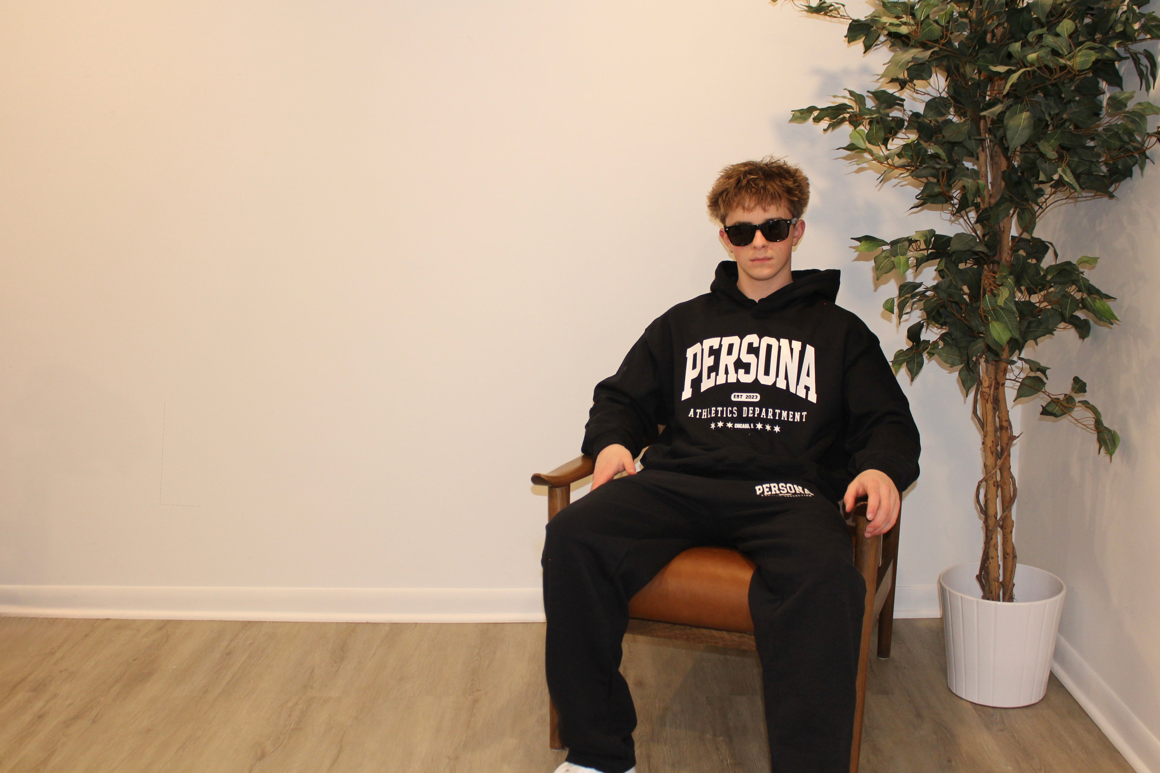 VARSITY BLACK SWEATPANTS